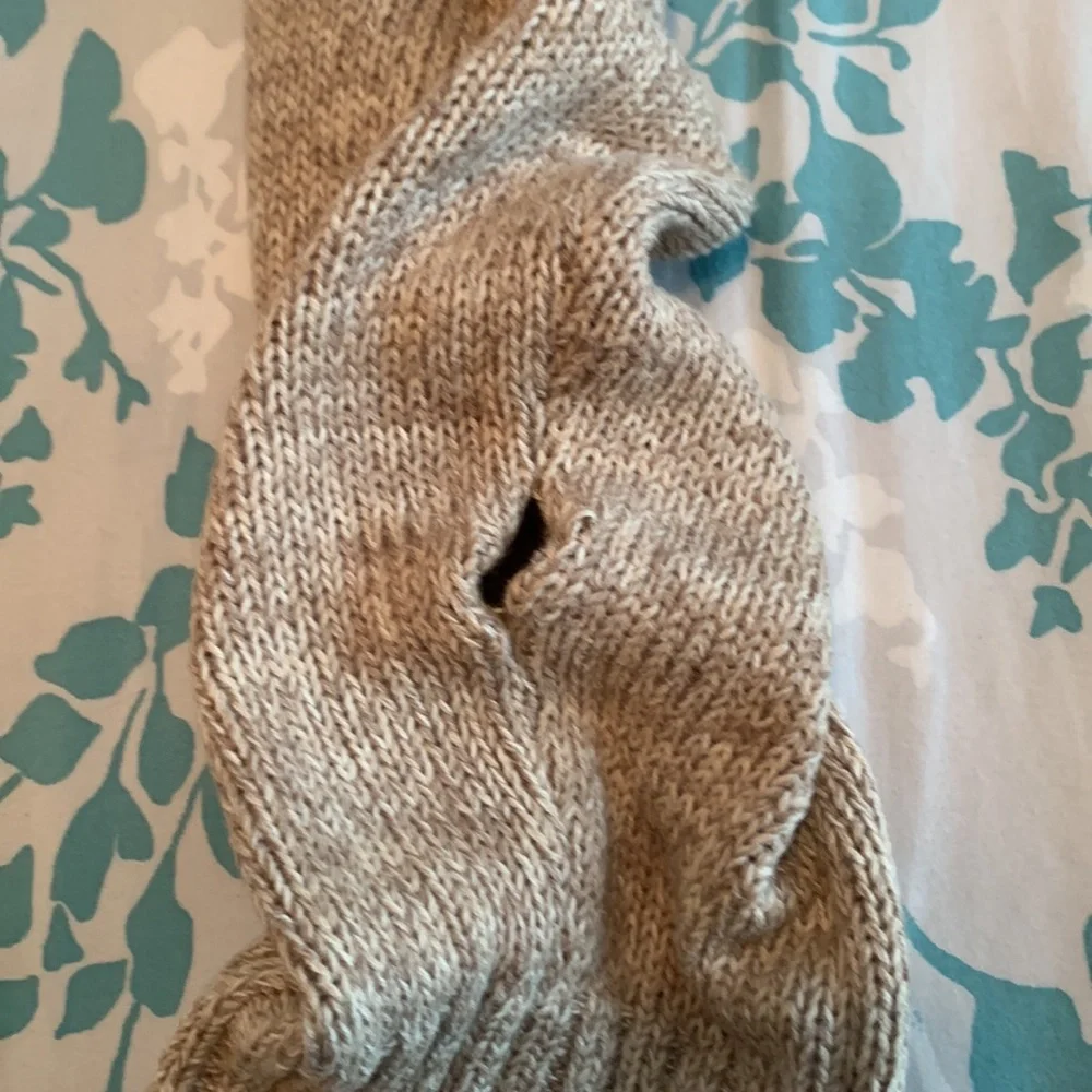 Very nice sweater.. comfortable as well. - Picture 3 of 3